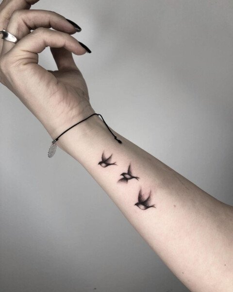 57 Swallow Tattoo Designs For 2024 That Are Both Stylish & Artistic ...